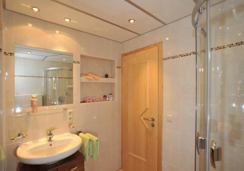 Pension Breitenlohner — 4-Star Luxury Hotel in Reit Im Winkl, Germany