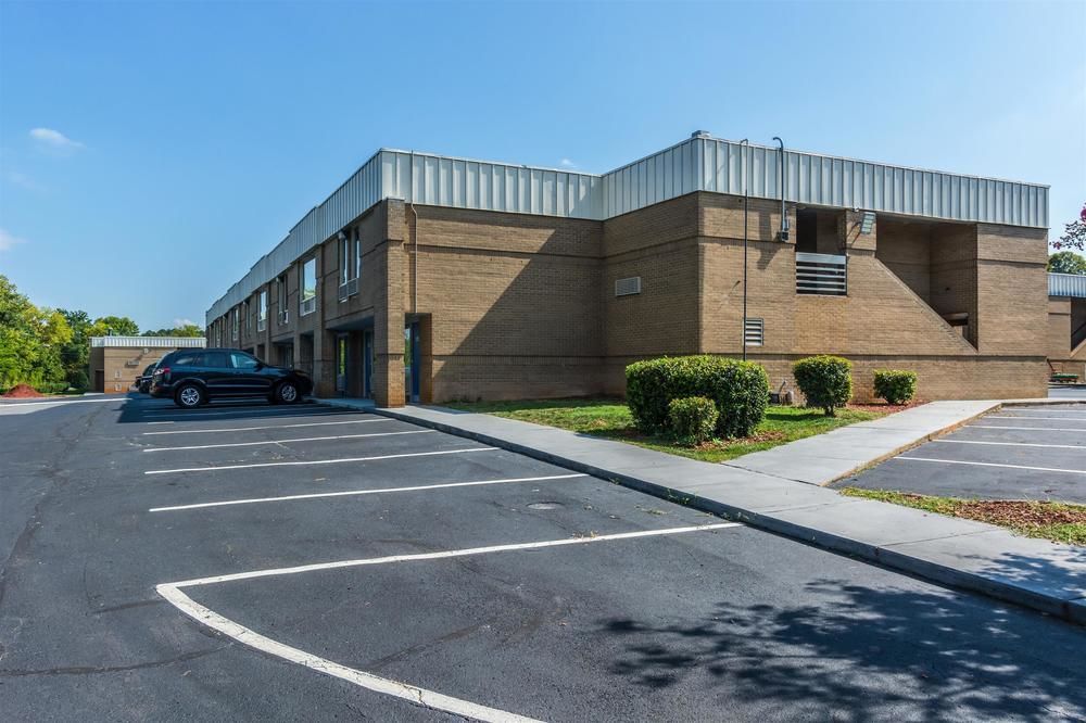 Econo Lodge Airport near Billy Graham Parkway - photo 27