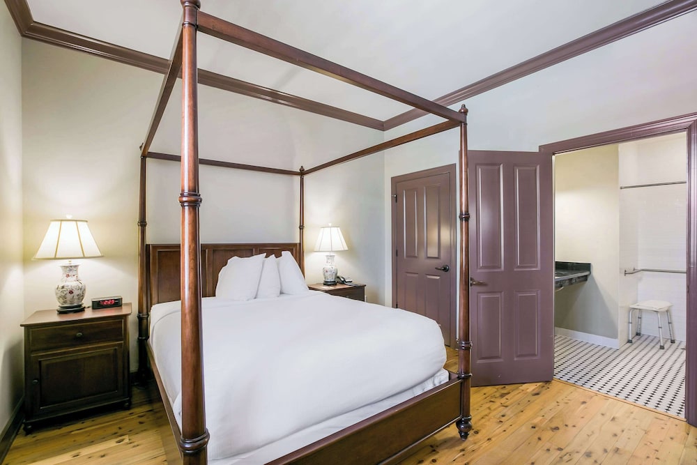 Water Street Hotel & Marina Ascend Hotel Collection - photo 4