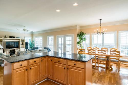 Emerald Breeze by Oak Island Accommodations - photo 24