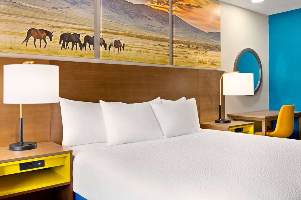 Days Inn by Wyndham Ruidoso Downs - photo 22