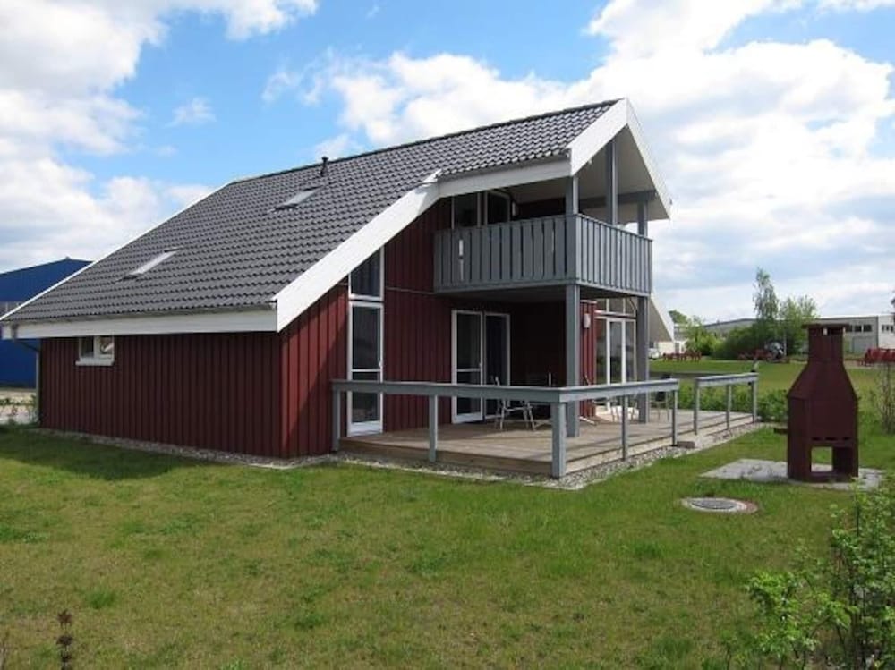 Ferienhaus im Ferienpark Mueritz — 4-Star Luxury Hotel in Rechlin, Germany