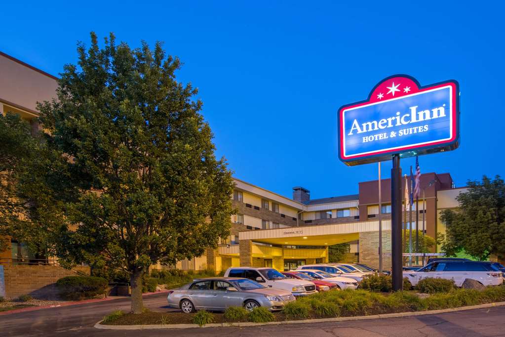 AmericInn by Wyndham Omaha - photo 3