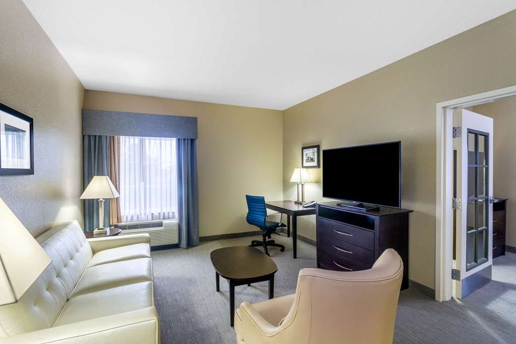 La Quinta Inn & Suites by Wyndham Sebring - photo 28