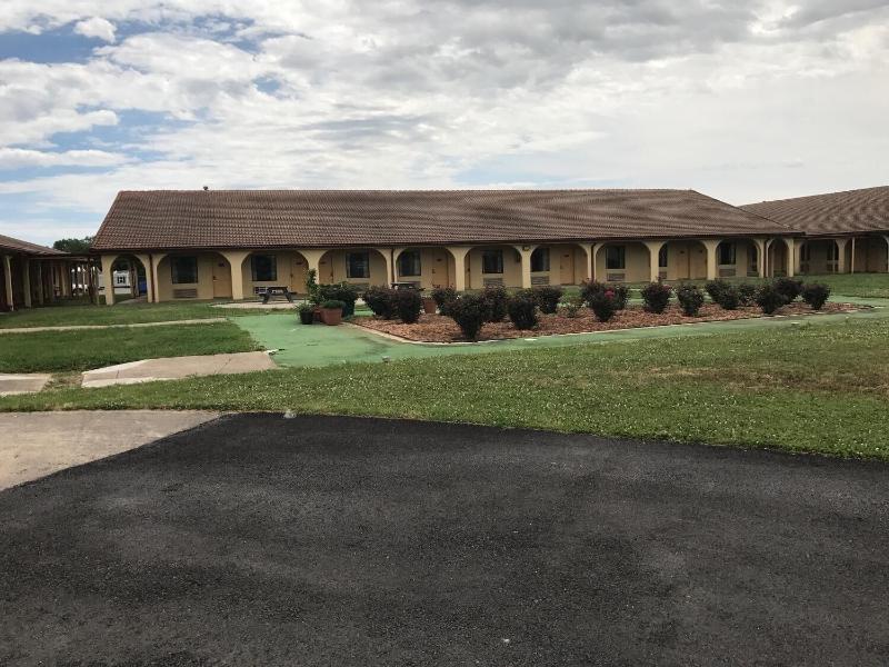 Americas Best Value Inn Bonham - photo 3