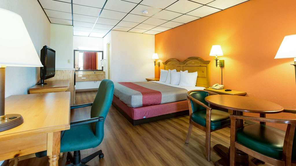 Motel 6 Clarksville TN - photo 11