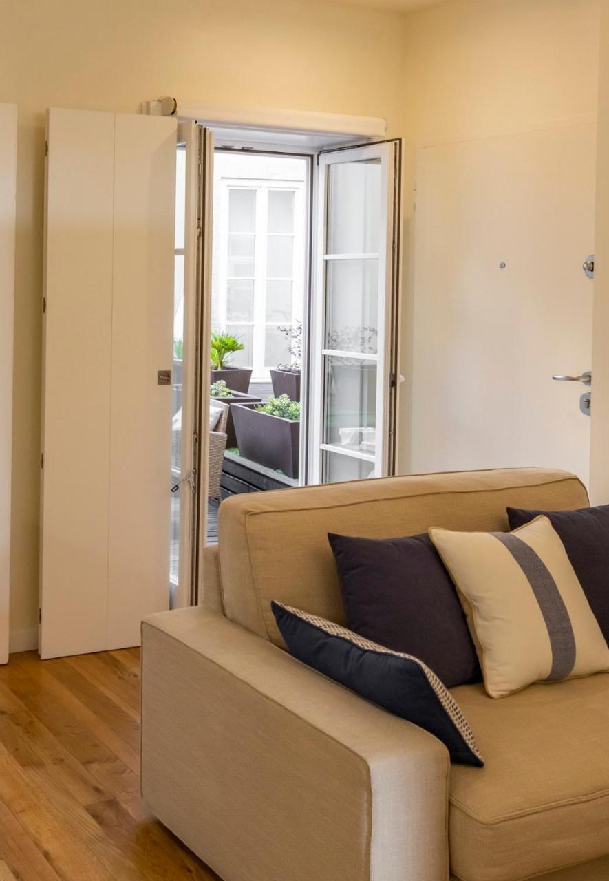 Bright studio with terrace — 4-Star Luxury Hotel in Porto, Portugal