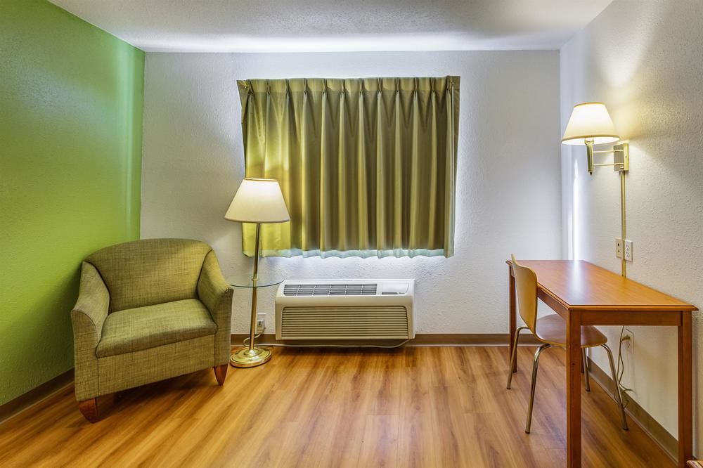 Motel 6 - photo 36