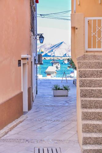 Nur ein paar Meter zum klaren Meer — 4-Star Luxury Hotel in Baska, Croatia