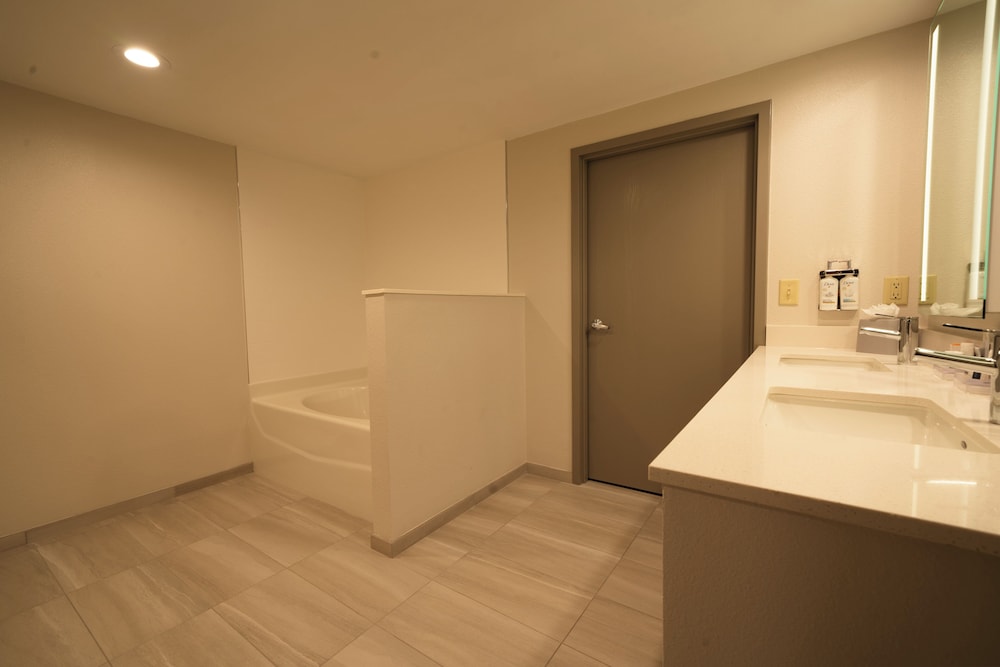 Holiday Inn Express Hotel & Suites Tampa Northwest Oldsmar by IHG - photo 17
