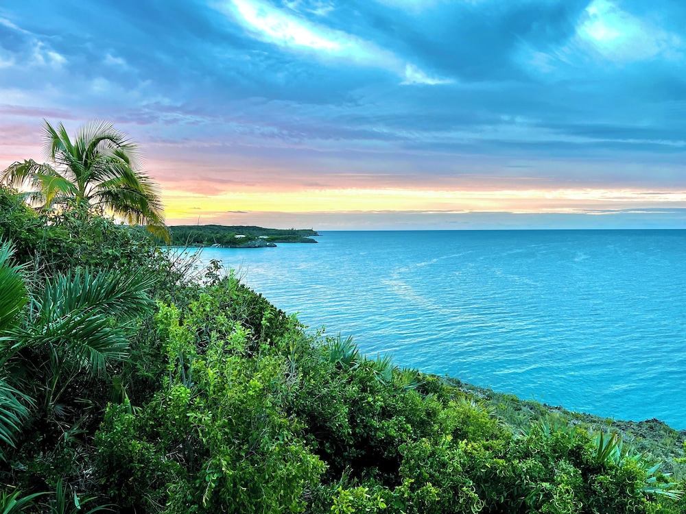 Luxury Villa With Private Beach Access — 4-Star Luxury Hotel in Governor's Harbour, Bahamas