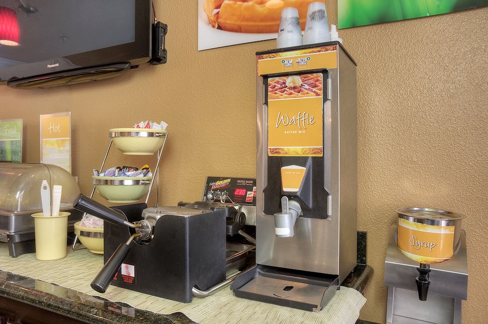 Quality Inn & Suites Tulare - photo 15