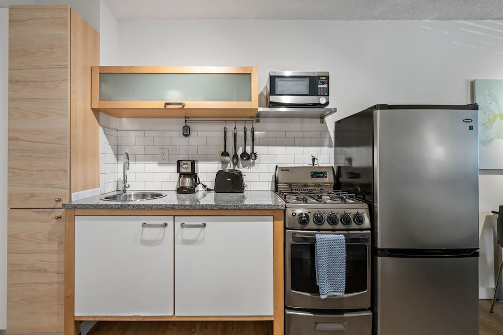 CPD Safe Clean Studio w Free Parking Near Shepherd Center - photo 21