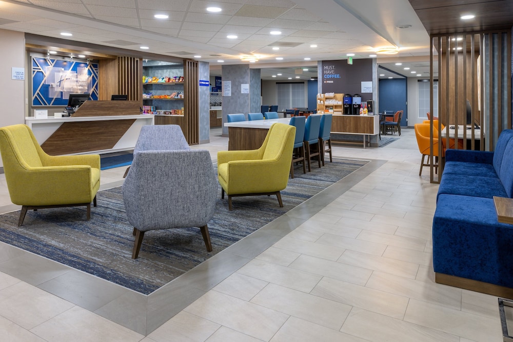 Holiday Inn Express & Suites Center Township by IHG - photo 40