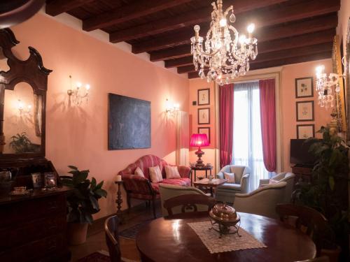 Broletto 26 — 4-Star Luxury Hotel in Milan, Italy