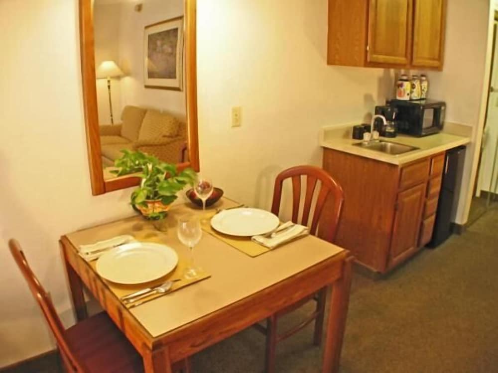Rosemont Suites - photo 13