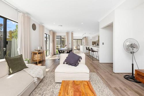 A Wonderful Life In The Heart Of Treeby — Perth