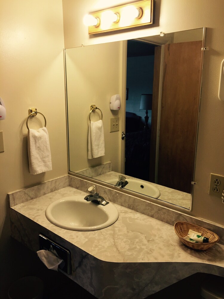 Lovelock Inn - photo 11