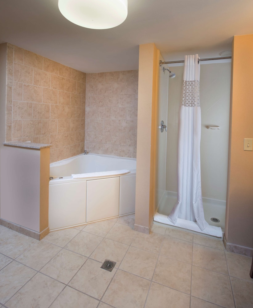 Hampton Inn Bennington - photo 25