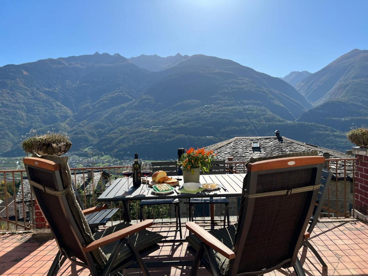 Panoramic Apartment Italian Alps Valtellina Near Sondrio Tirano — 4-Star Luxury Hotel in Poggiridenti Alto, Italy