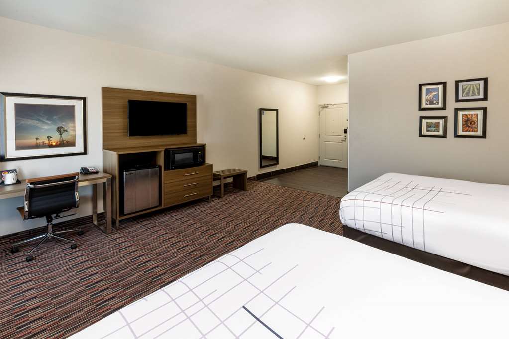 La Quinta Inn & Suites by Wyndham Wichita Falls MSU Area - photo 25