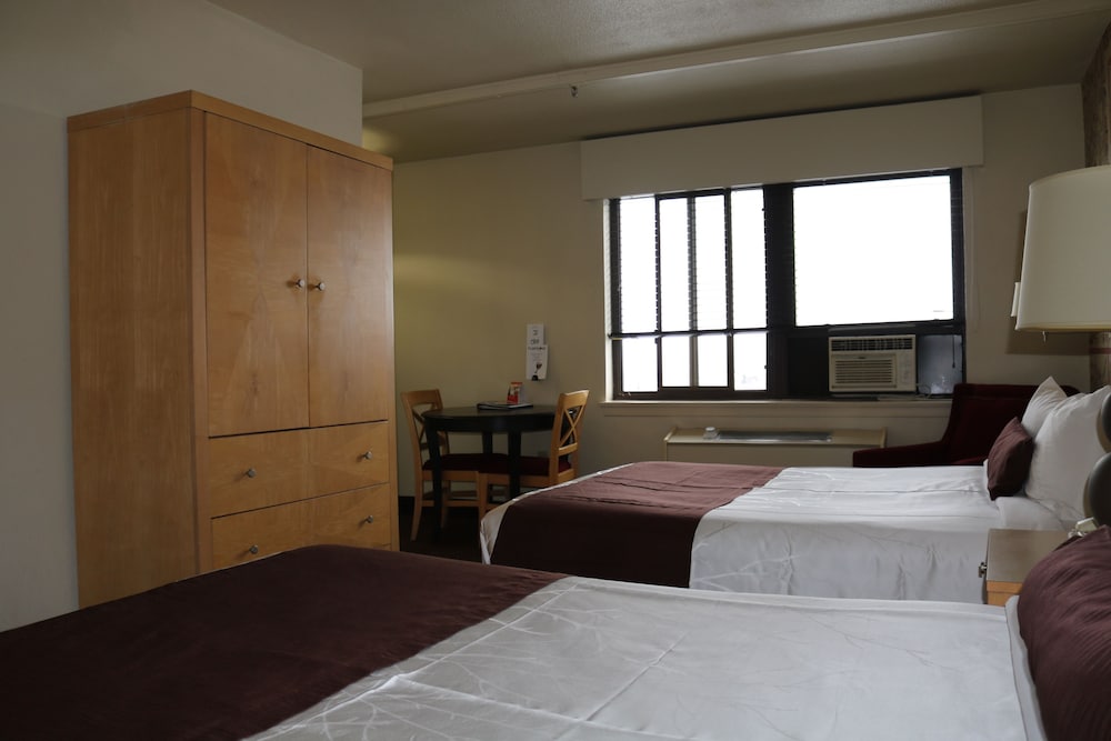 Inlet Tower Hotel & Suites - photo 11