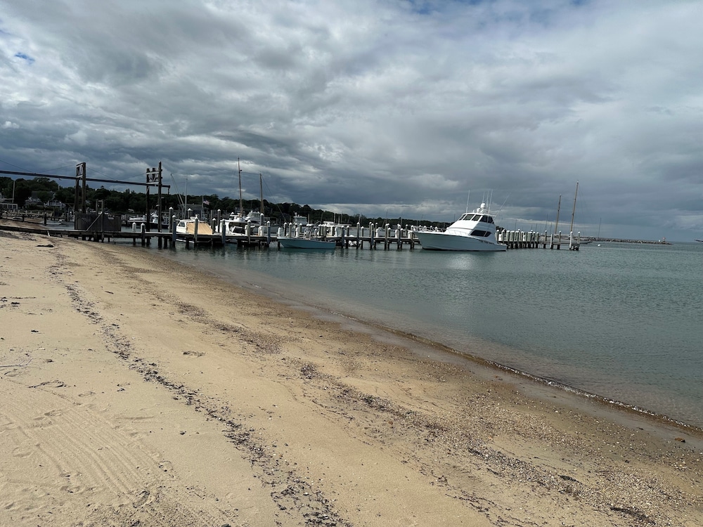 Vineyard Harbor Motel Private Beach - photo 380