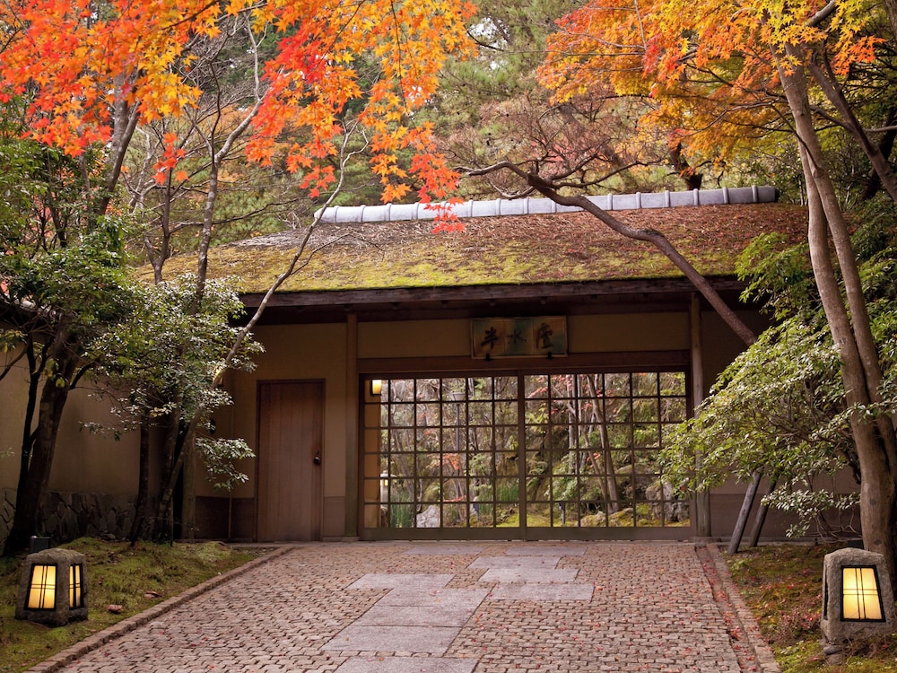 Unzen Hanzuiryo - carbon neutral hotel in Unzen