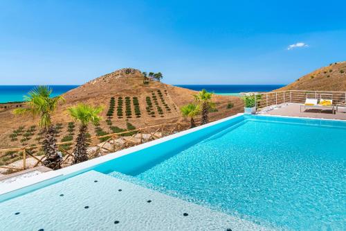 Villa Domizia — 4-Star Luxury Hotel in Montallegro, Italy