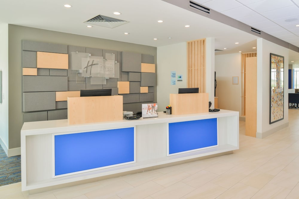 Holiday Inn Express & Suites Chadron an IHG Hotel - photo 4