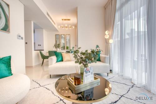 Restful 3BR Townhouse at DAMAC Hills 2 Dubailand by Deluxe Holiday Homes — 4-Star Luxury Hotel in Dubai, United Arab Emirates