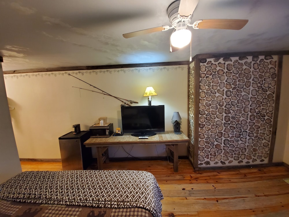 Jamesport Inn - photo 18