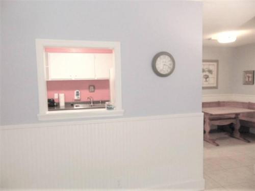 D7 Screened Porch Welcoming And Cozy Downstairs Neat And Ready For Your Arrival — Orleans
