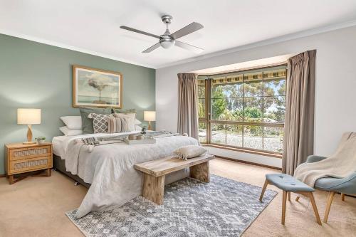 'Golden Homestead' A Panoramic Vineyard Escape — hotel in Mclaren Vale