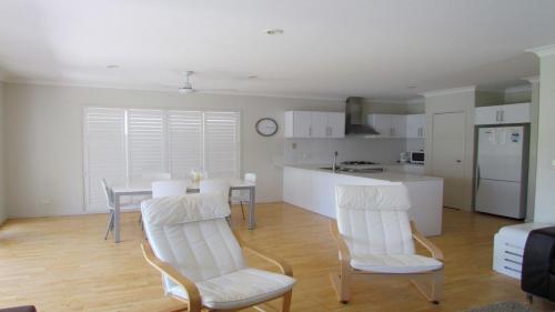 77 Roderick St Moffat Beach QLD — Caloundra — photo 4