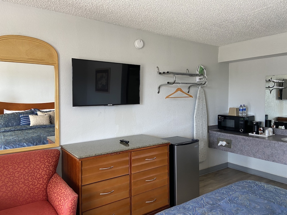 Colonial Inn - photo 9