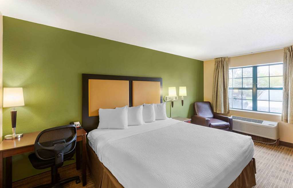 Extended Stay America Select Suites Milwaukee Waukesha - photo 18