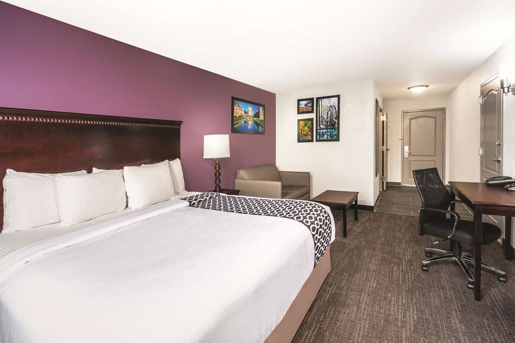 La Quinta Inn & Suites by Wyndham Rome - photo 14