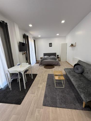 Exceptionnel Studio Versailles in Le Chesnay, France