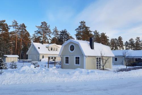 Charmigt hus och mysigt boende — 4-Star Luxury Hotel in Hudiksvall, Sweden