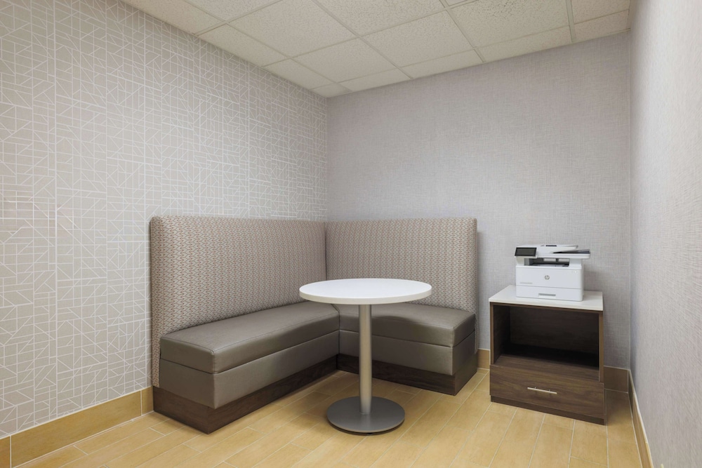 Hampton Inn Raleigh Garner - photo 34