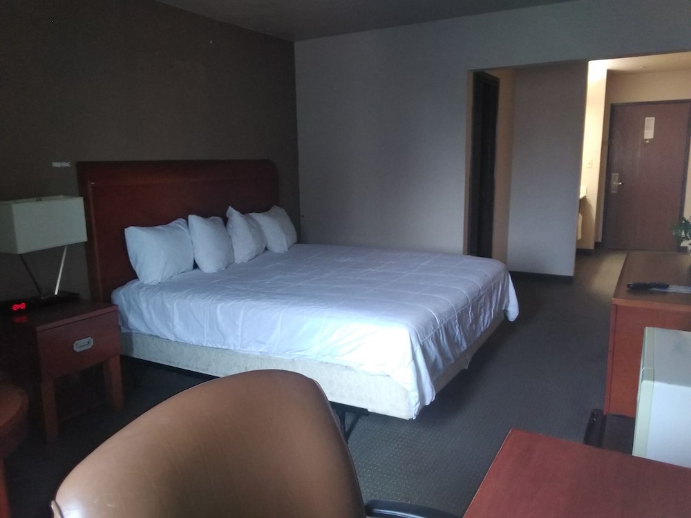 Heritage Place Inn & Suites - photo 22