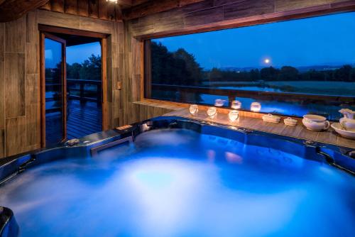 Folwark Wrzosówka Holiday Home — 4-Star Luxury Hotel in Mirsk, Poland