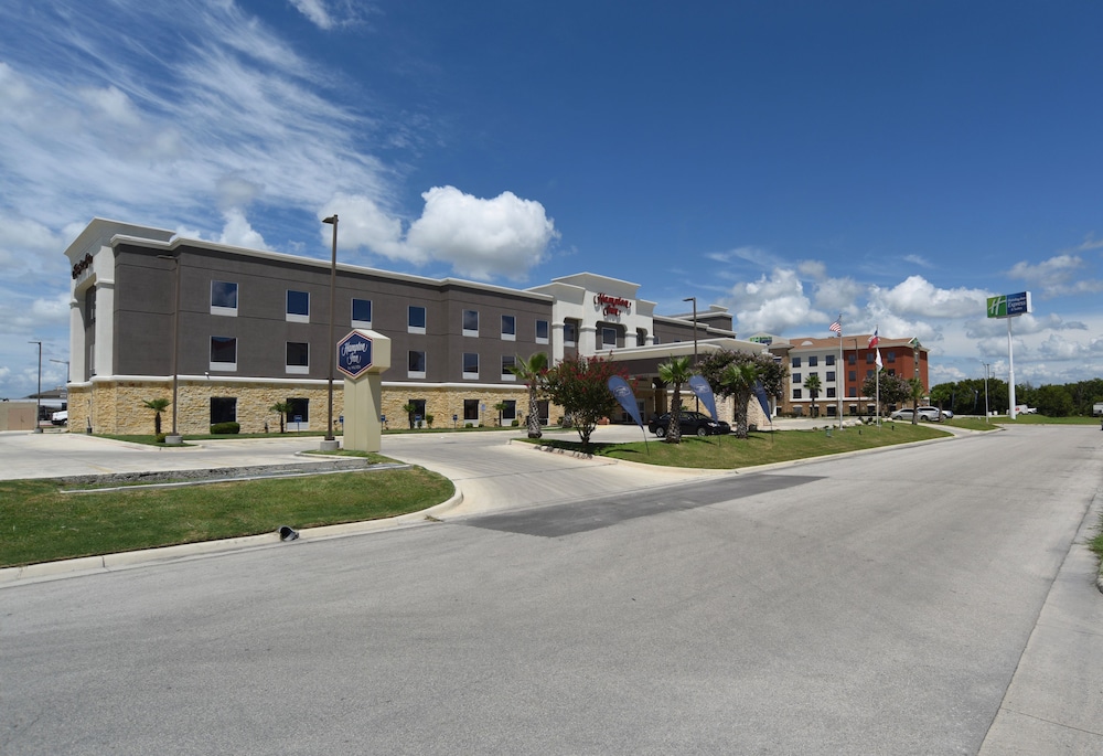 Hampton Inn Seguin - photo 65