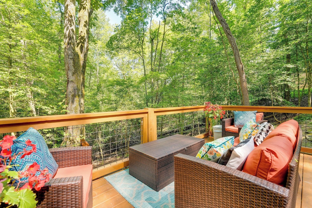 Secluded Murphy Vacation Rental w Private Hot Tub — 4-Star Luxury Hotel in Murphy, United States