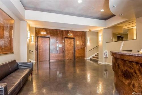 Eclectic Downtown & Cap Hill King bed & Kitchen - photo 3