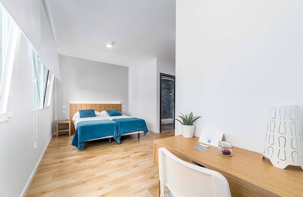 Nanit Valencia Hostel — 4-Star Luxury Hotel in Valencia, Spain