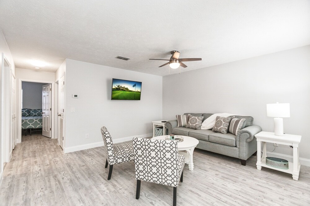 Wisteria Townhouse Unit B Townhouse — 4-Star Luxury Hotel in Panama City Beach, United States