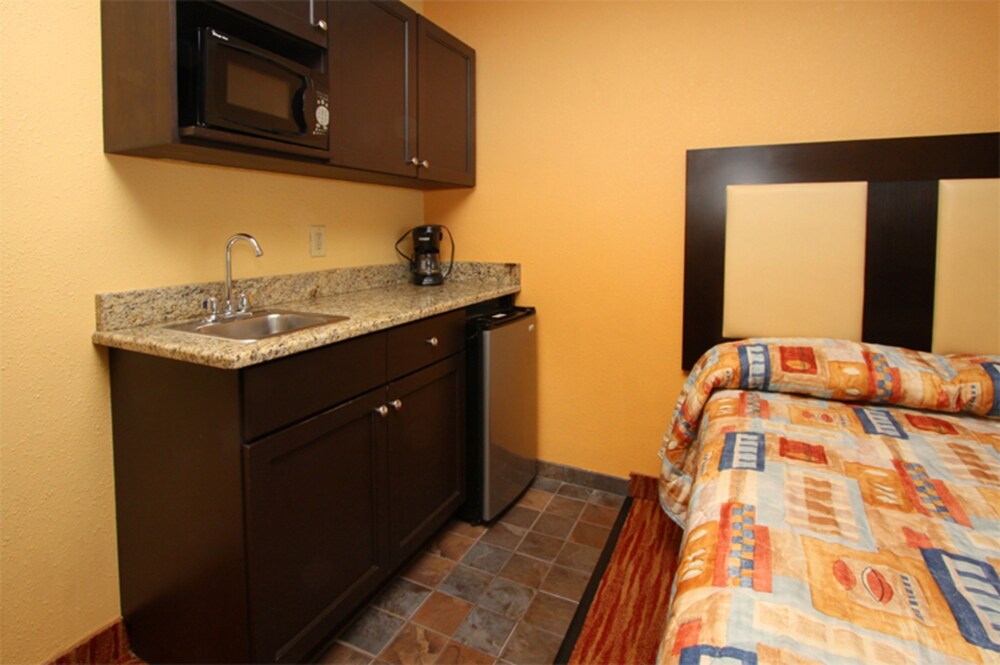 Landmark Resort by Elliott Beach Rentals - photo 10