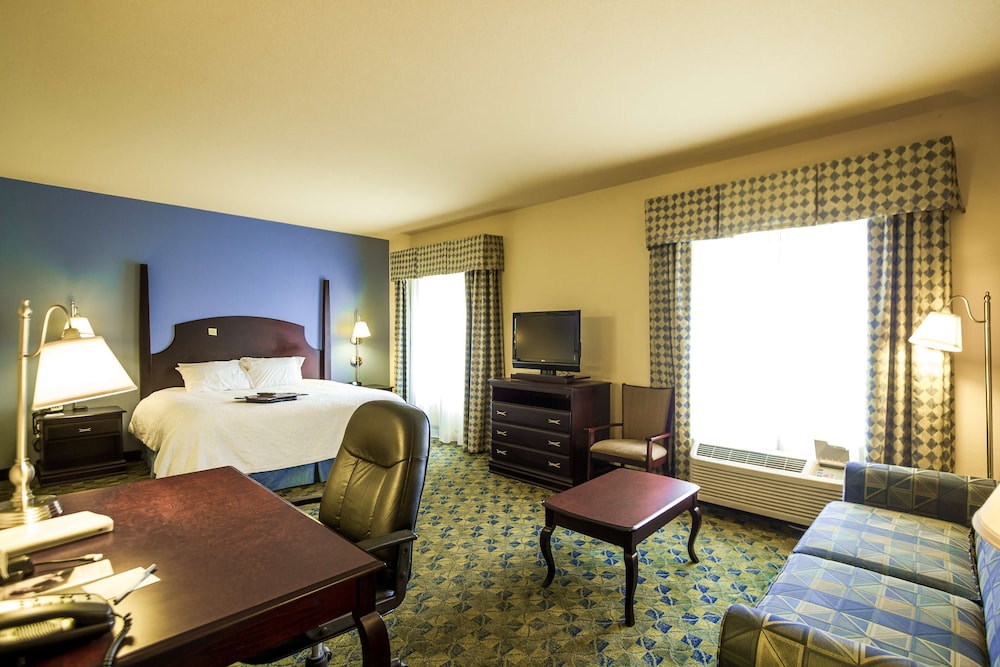 Hampton Inn & Suites Natchez - photo 8